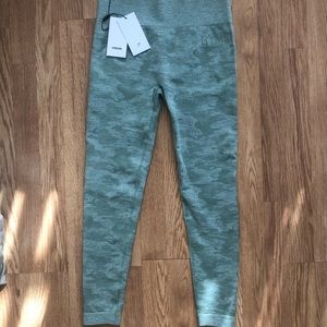GYMSHARK camo leggings L